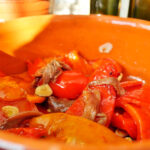 Veraniega ensalada de pimientos asados con algunos extras muy atractivos Veraniega ensalada de pimientos asados con algunos extras muy atractivos