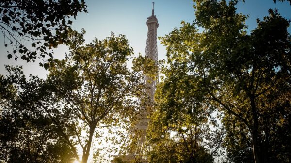 Día contra el Cáncer de Colon, Torre Eiffel, Roberto Brasero, Alejandro Amenábar y Octavio Paz