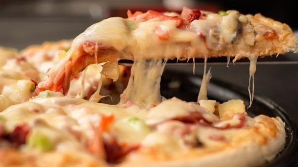 La caja de la pizza es cuadrada
