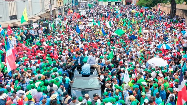 Nueva masiva marcha de protesta en Santo Domingo. (Foto: @leonelfernández)