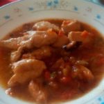 Rico guiso de pollo con verduras. (Foto: C. A.)