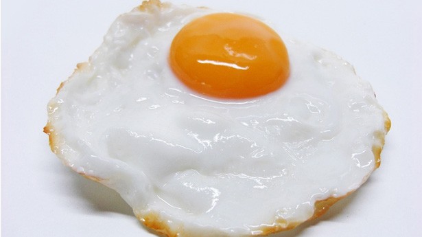 La salsa hace especial estos huevos king size. (Foto: Pixabay)