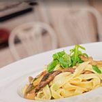 Rica pasta con salsa de nata