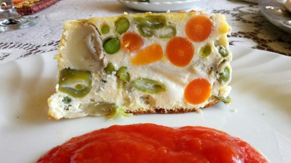 Esta tarta salada también entra por los ojos. (Foto: A. K.)