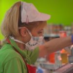 Los empleados de supermercados están muy expuestos por su relación con los clientes. (Foto: Antena 3)