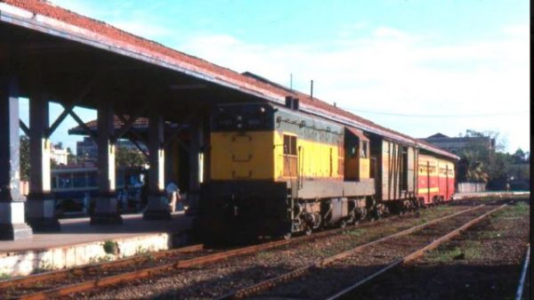 Una vieja locomotora General Motors