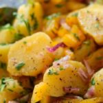 Esta ensalada de patata no se sirve muy fría. (Foto: Pixabay)
