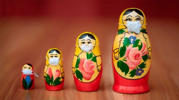 Esa gran matrioshka está ahí