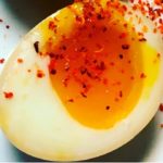 La clara debe de quedar cocida y la yema líquida. (Photo by @mojogroup/Unsplash)