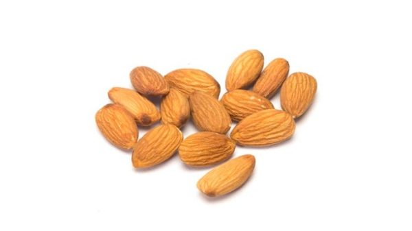 Hay que pelar las almendras o utilizar ya peladas. (Foto: Rabbixel/Pixabay)