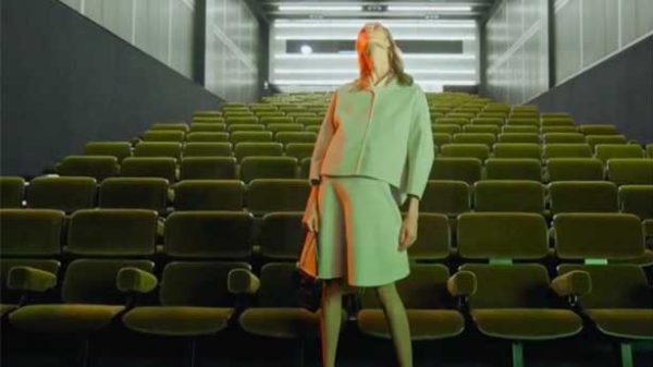 Prada se reinventa y presenta su colección más atípica en la Semana de la Moda de Milán. (Foto: YouTube)