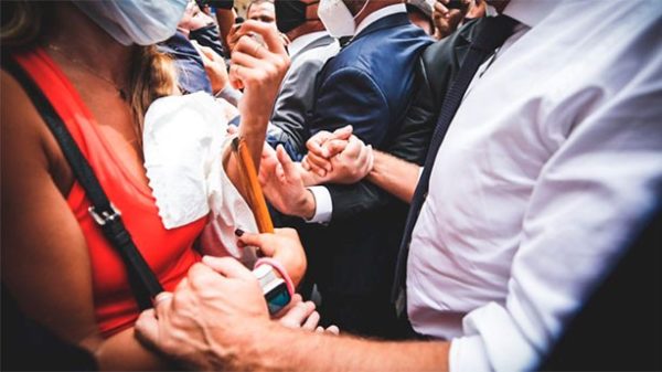 El valiente gesto de Macron de llevar coraje moral y político a un Beirut destruído. (Foto: @EmmanuelMacron)
