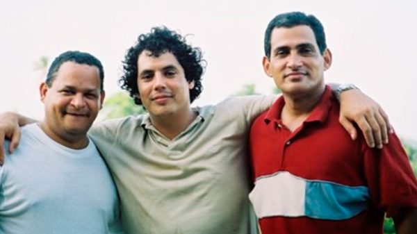 Él era uno de los periodistas estrella de El Caribe y me dio un abrazo cuando nos presentaron. (Foto: C. V. )