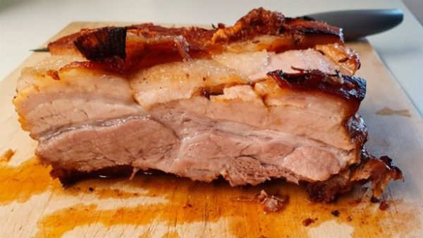 Cortar la carne en lonchas gorditas. (Foto: Küchenteufel/Pixabay)