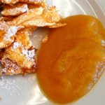 La compota se puede servir con trozos de crepes espolvoreadas con azúcar glas. (Foto: Pixabay)