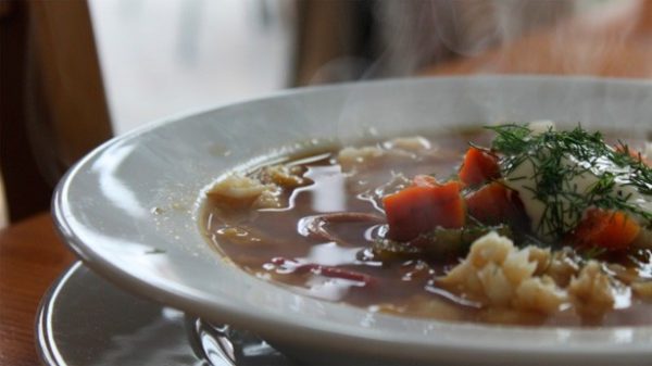 Humeante sopa de pescado. (Foto: aedrozda/Pixabay)