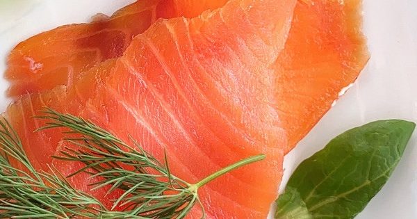 Ese salmón ahumado que permite preparaciones tan ricas. (Photo by judith girard-marczak on Unsplash)