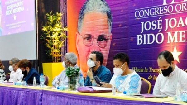 Polémica toma de juramento a personalidades que ingresaron al PLD. (Foto: @PLD)