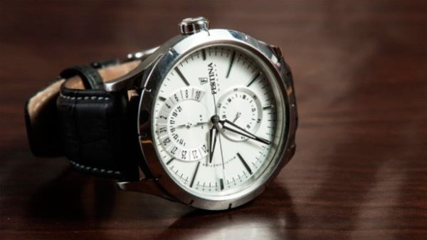 No para el tiempo su carro tirado por las horas... (Foto: Pixabay)