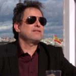 Andrés Calamaro durante su entrevista en RT. (Foto: YouTube/RT)