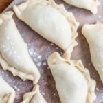 Empanadillas con un relleno muy diferente. (Photo by Monika Grabkowska on Unsplash)