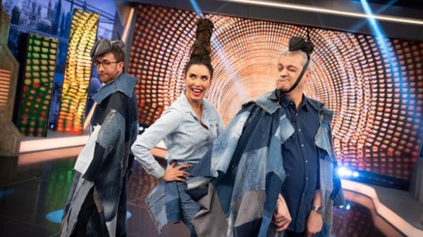 Pablo Motos y Ramón García con la últimas tendencias de Pilar Rubio. (Foto: Antena 3)