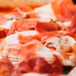 Una pizza riquísima que se prepara en un momento. (Photo by Salomé Watel on Unsplash)