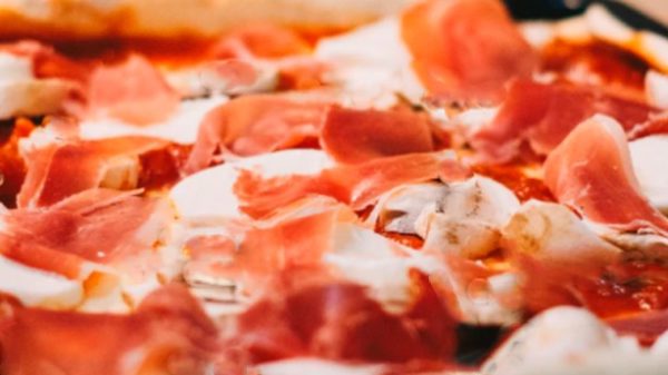 Una pizza riquísima que se prepara en un momento. (Photo by Salomé Watel on Unsplash)