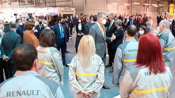 El Rey en la fábrica de Renault en la presentación del Plan Estratégico Renaulution y Proyecto HHN. (Foro: @CasaReal)