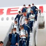 Llegada a Sevilla tras los partidos fuera de España ante Grecia y Georgia. (Foto: @SeFutbol)