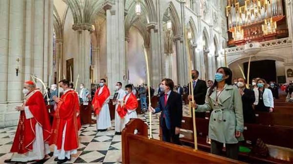 Domingo de Ramos en la Catedral de Madrid. (Foto: @AlmeidaPP)
