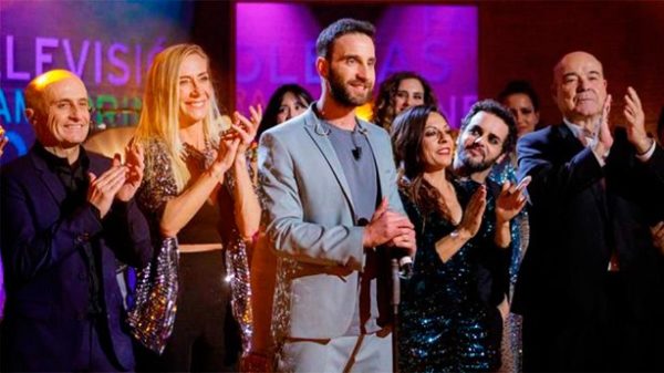Dani y sus colaboradores despiden la primera temporada de "La Noche D". (Foto: RTVE)