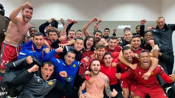 La euforia de la Selección de Armenia. (Foto: @JoaquínCaparrós)