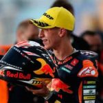 Pedro Acosta (KTM) sorprendió al ganar la carrera de Moto3 del Gran Premio de Doha. (Foto: