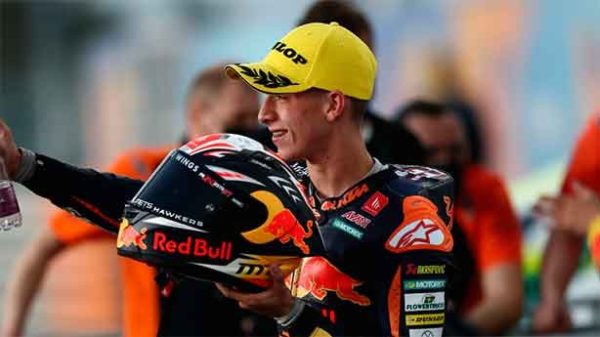 Pedro Acosta (KTM) sorprendió al ganar la carrera de Moto3 del Gran Premio de Doha. (Foto: