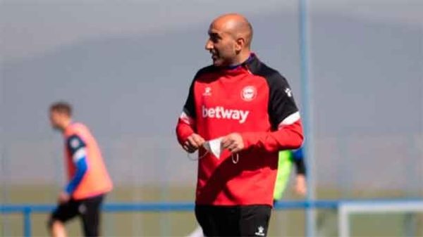 Josean Querejeta decidió poner fin a la nueva etapa de Abelardo. (Foto: @Alavés)