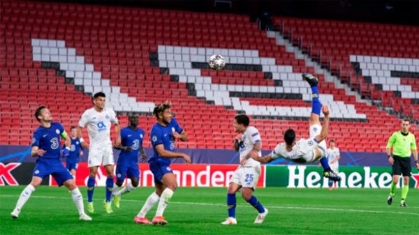 El gol de Taremi no sirvió para clasificar al Oporto. (Foto: @ChampionsLeague)