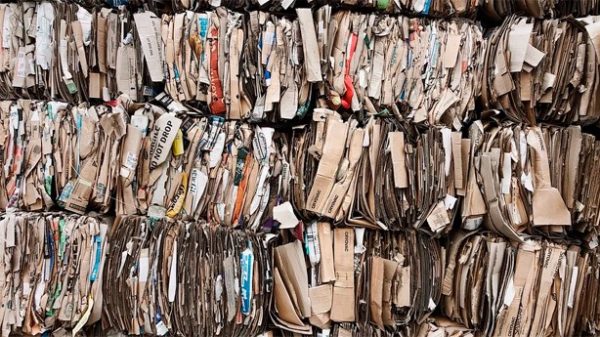 Lo ideal es reducir montañas de papel en firmes empaques fáciles de almacenar