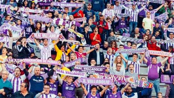 Los jugadores sienten todo el apoyo de Pucela en un duelo crítico. (Foto: @RealValldolid)