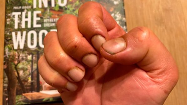 Mano de sembrador tras el trabajo bien hecho. (Foto: EF)