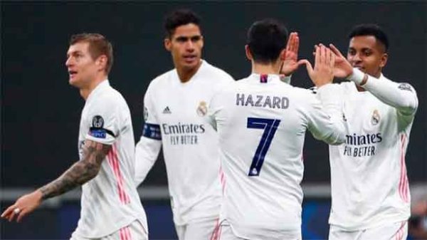 La lectura estratégica de Raphael Varane. (Foto: @RealMadrid)