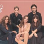 Los coaches con la presentadora