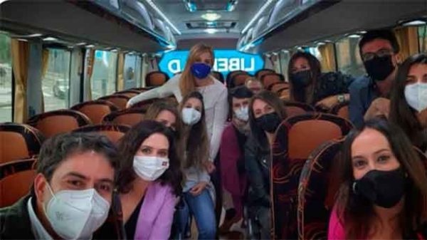 El agradecimiento de Ayuso a los periodistas en un maratón electoral. (Foto: @IsabelDíazAyuso)