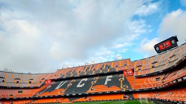 Gran duelo en Mestalla que homenajea este domingo a las madres. (Foto: @FCBarcelona/Twitter)