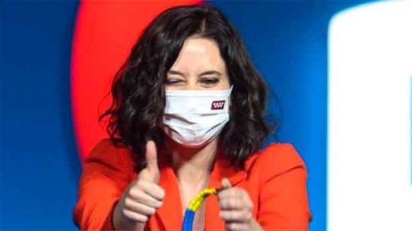 Enorme emoción d Isabel Díaz Ayuso en una noche que nunca olvidará. (Foto: