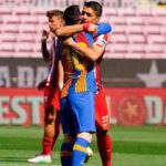 El abrazo de Luis Suárez y leo Messi