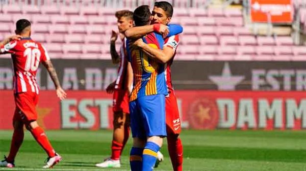 El abrazo de Luis Suárez y leo Messi