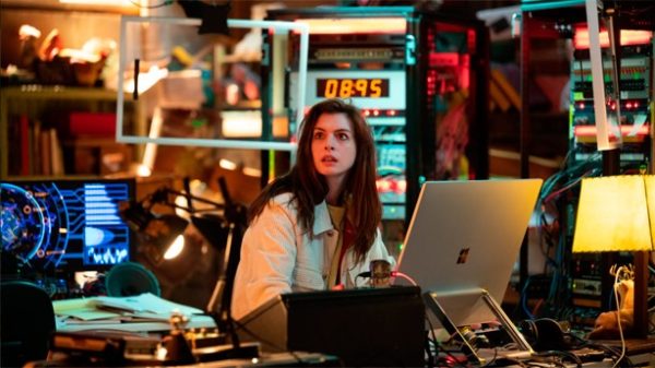Anne Hathaway en la serie Solos. (Foto: Amazon Prime Video)