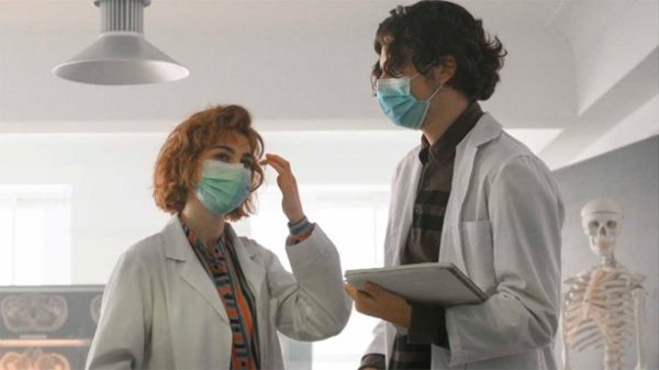 María Alcántara se enfrenta a su primera autopsia. (Foto: RTVE)