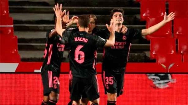 Noche de éxtasis del Real Madrid en el Nuevo Los Cármenes. (Foto: @LaLigatv)
